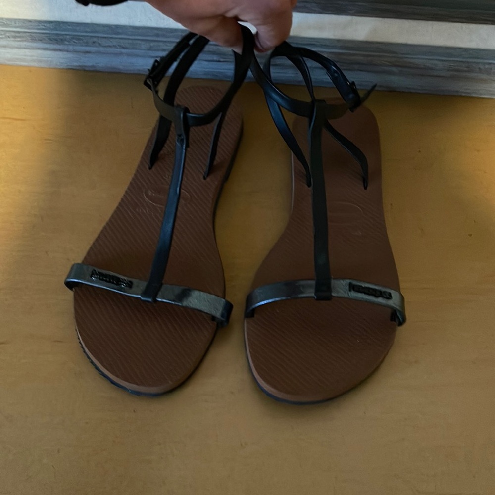 Like new havaianas 6w